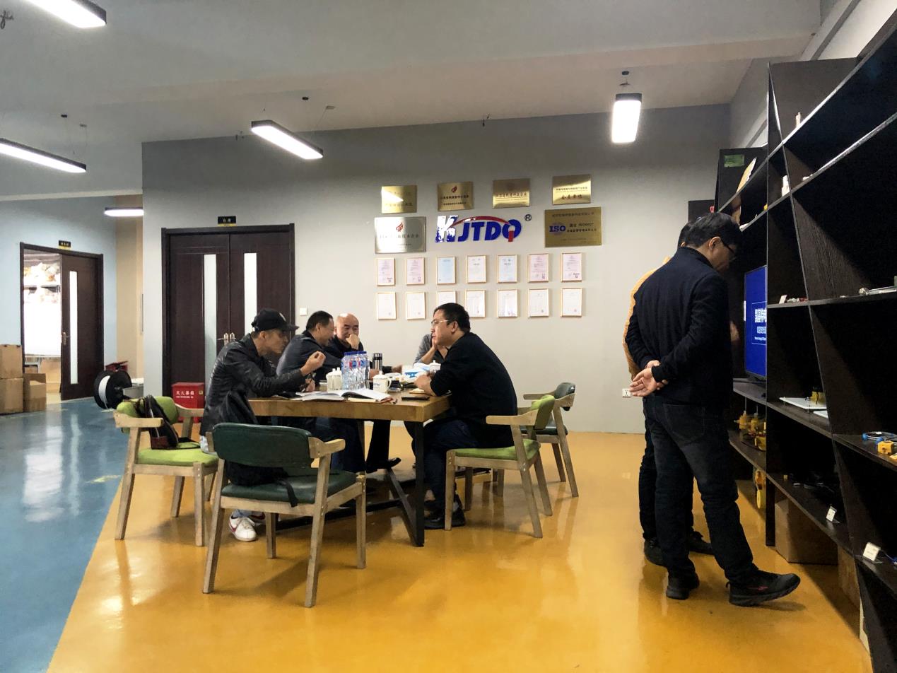 中船動力有限公司、鎮江市高新區商務局等領導一行蒞臨我司參觀考察